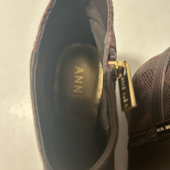 Anne Klein brown leather ankle boots zip up sides & 1.5” block heel NWT - Picture 3 of 9